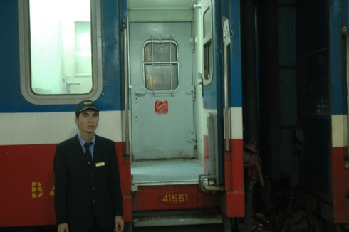 Bộ trưởng Thăng tiễn chuyến tàu cuối cùng trong năm - ảnh 1